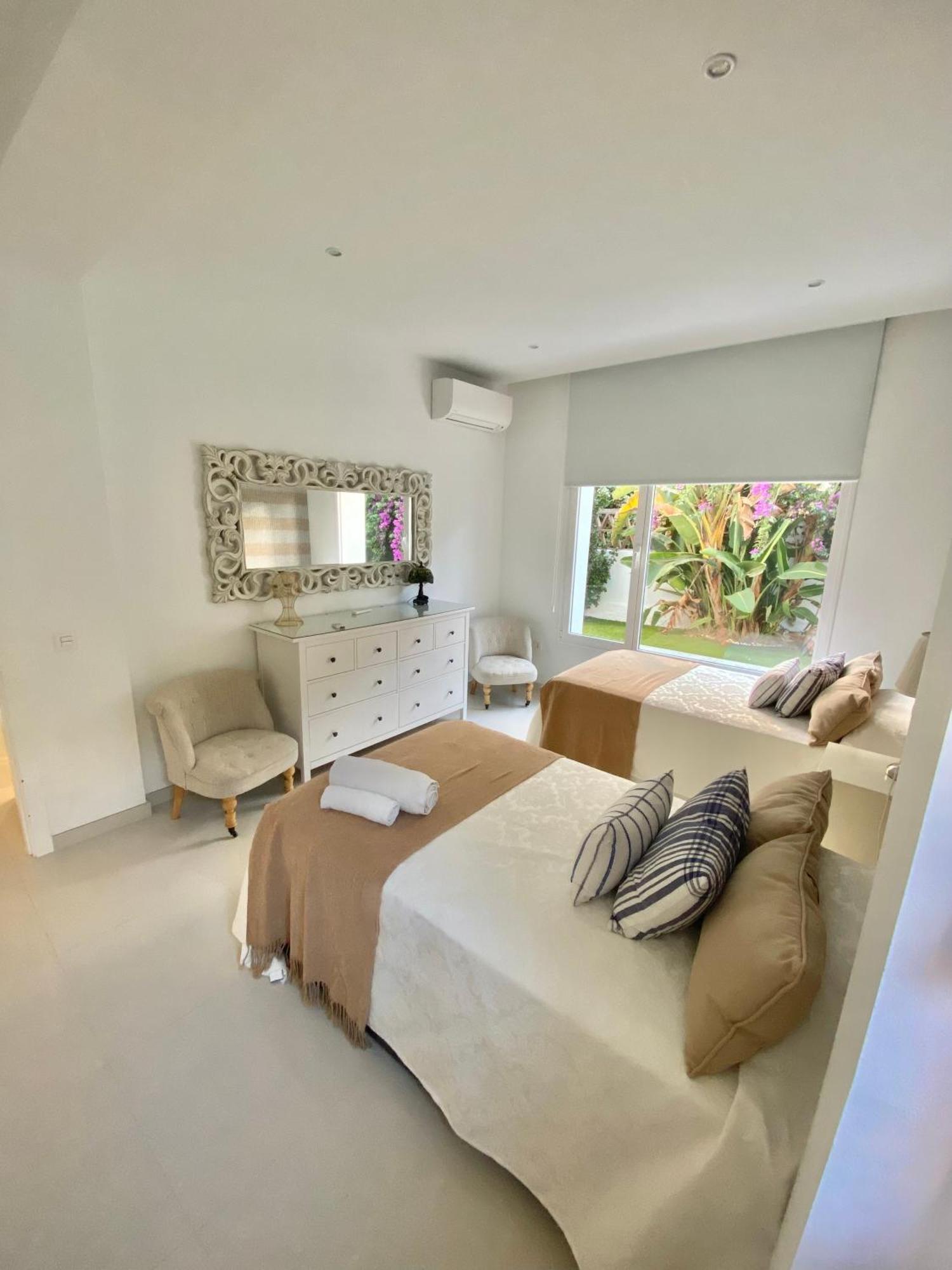 Beachfront House * Marbella